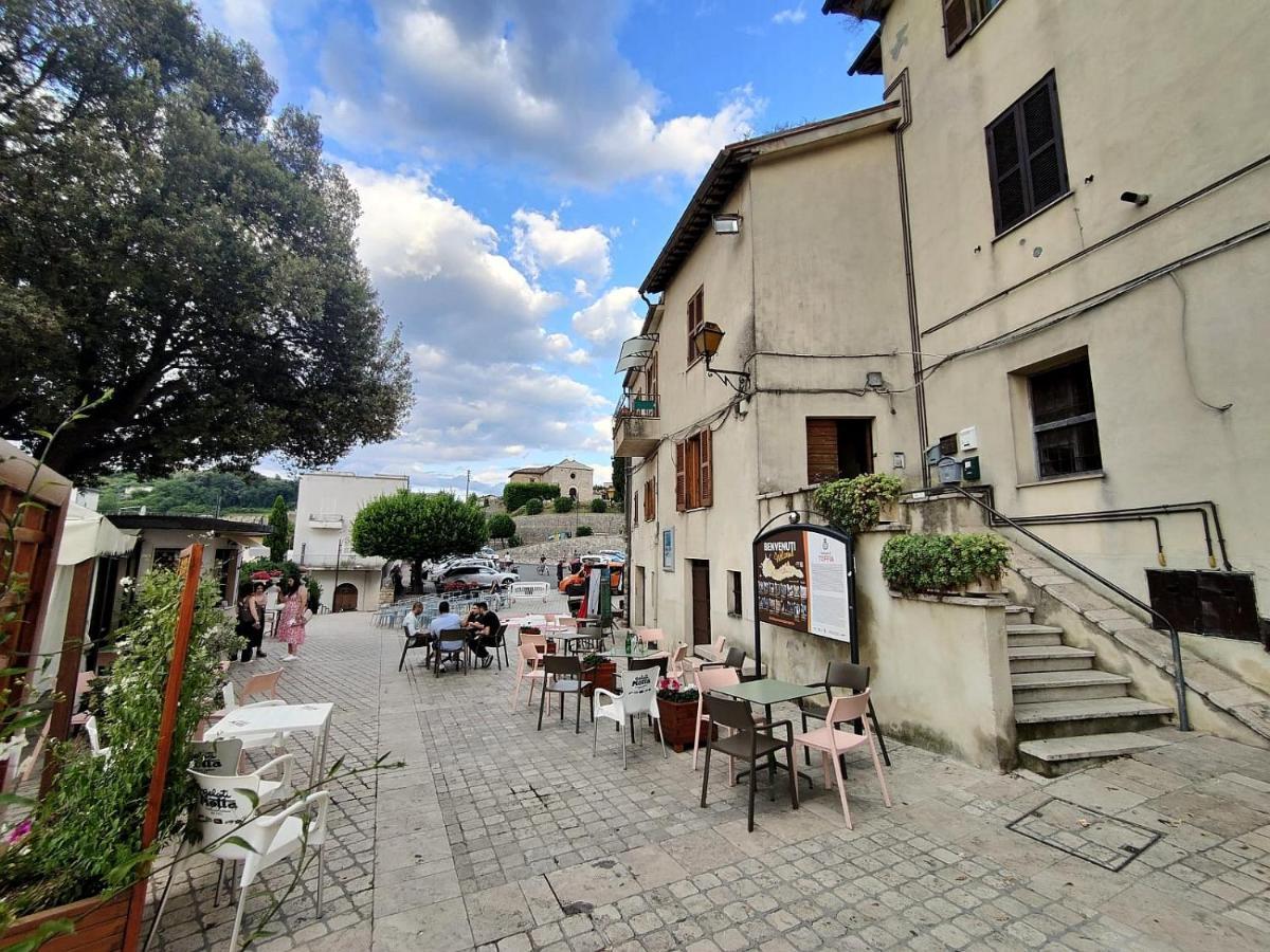 La Casa In Piazza Leilighet Toffia Eksteriør bilde